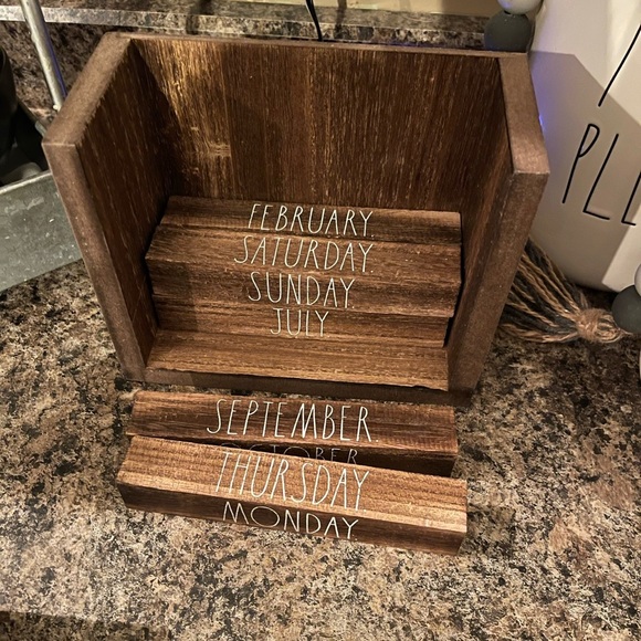 🗓️Rae Dunn Block Calendar 🗓️ - Picture 14 of 14